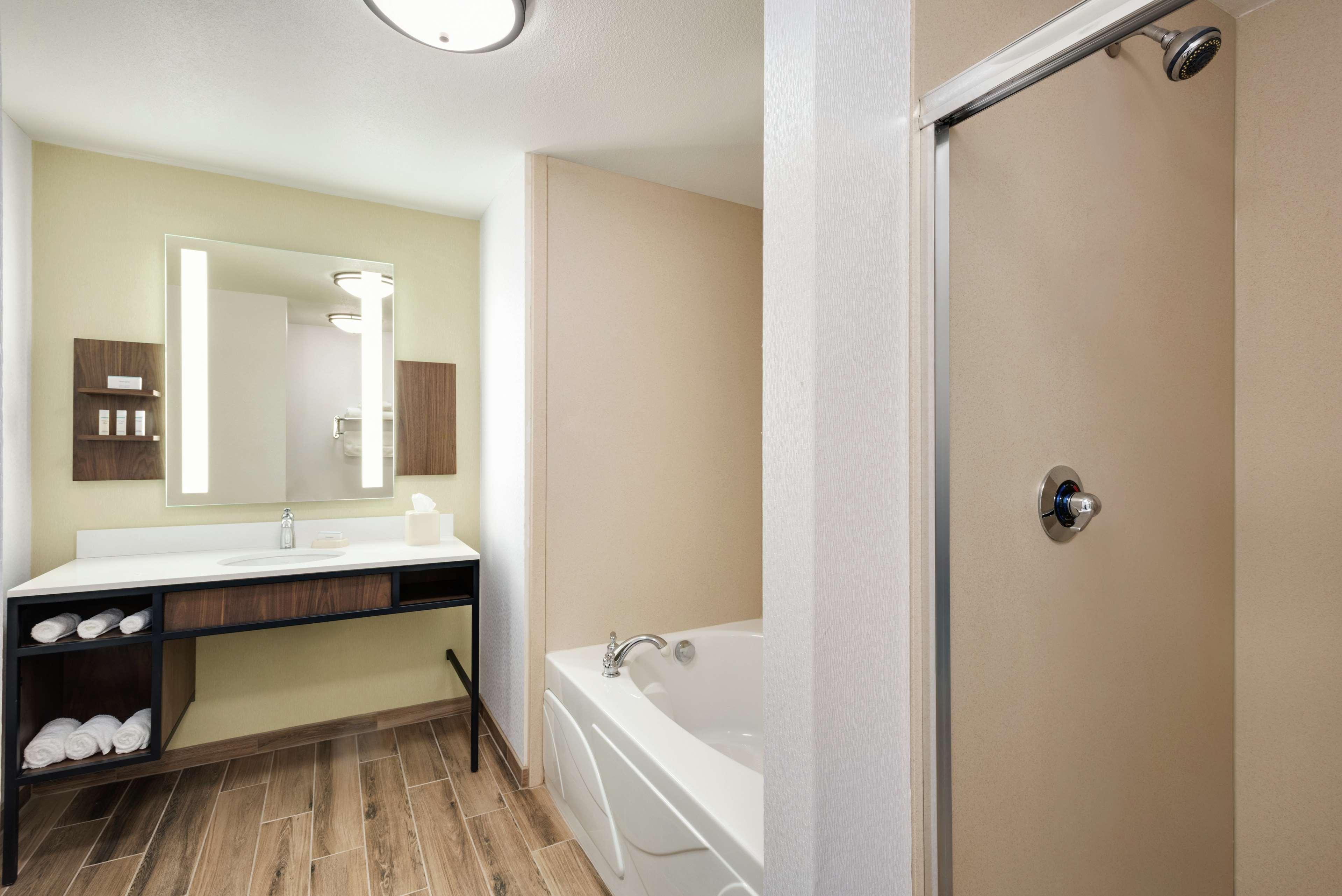 Hilton Garden Inn Dubuque Downtown Eksteriør billede
