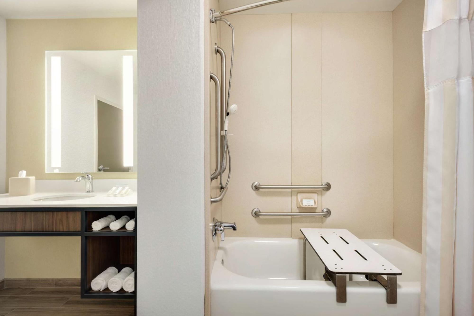 Hilton Garden Inn Dubuque Downtown Eksteriør billede